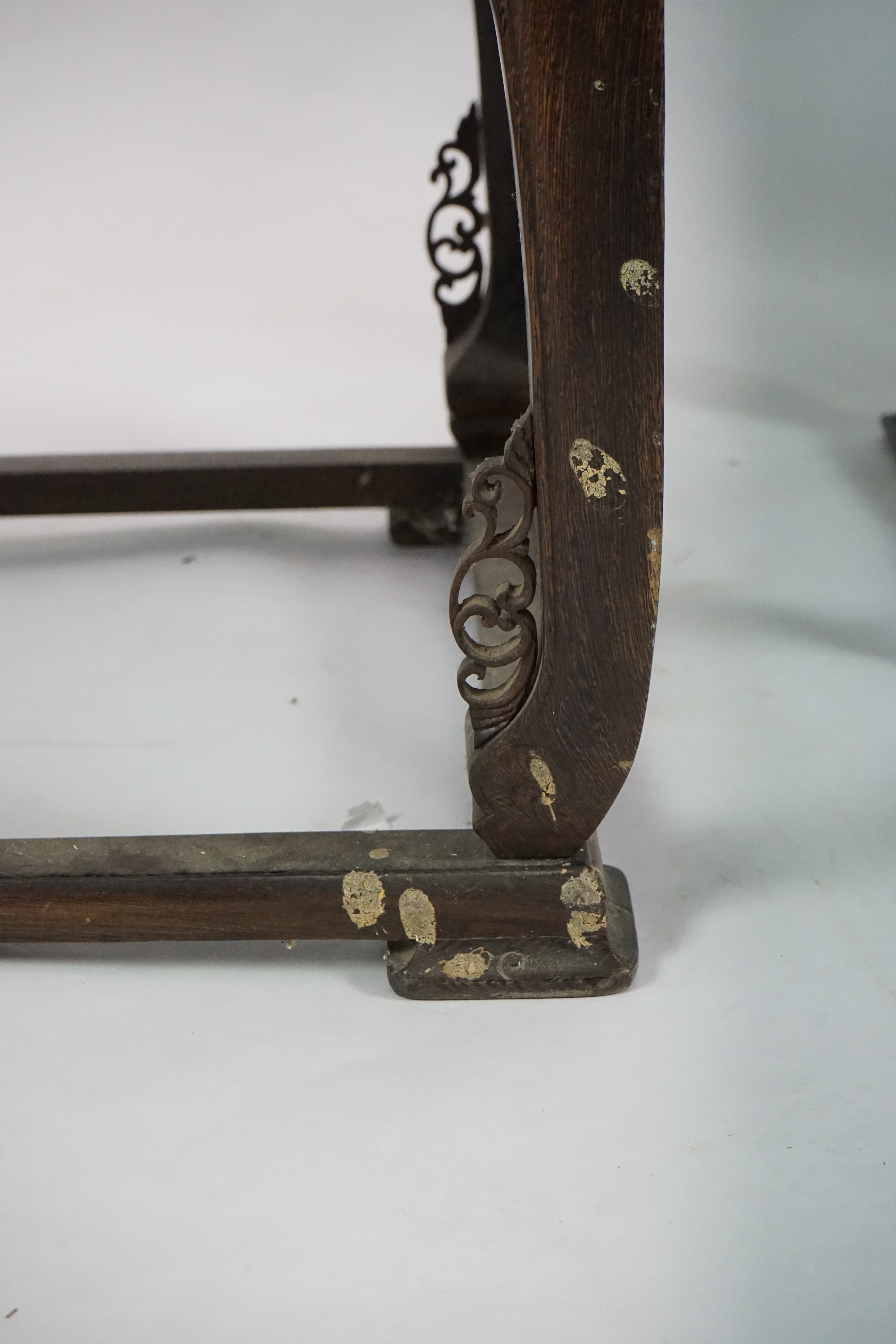 A pair of Chinese jichimu horseshoe shaped armchairs and a matching table, 19th/20th century